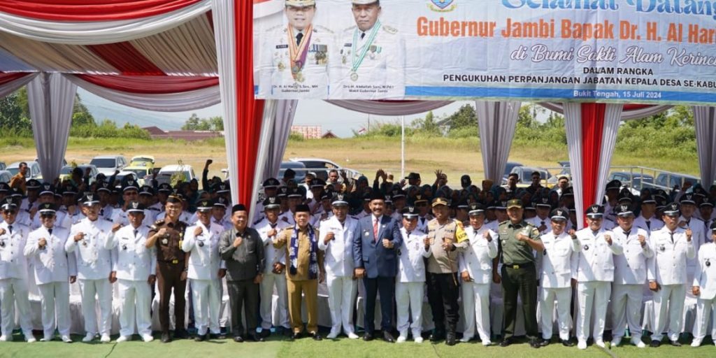 Gubernur Al Haris Hadiri Pengukuhan Perpanjangan Masa Jabatan Kades Se-Kabupaten Kerinci.