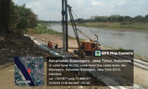 Proyek Pembangunan Pelindung Tebing Sungai Ledok Kulon PU SDA Bojonegoro Jadi Sorotan