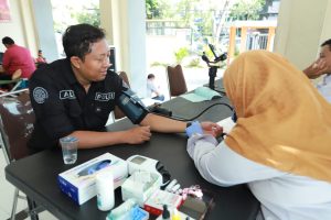 Aksi Kemanusiaan Polres Gresik Gelar Aksi Donor Darah Semarakkan HUT ke-73 Humas Polri