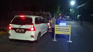 Polsek Gunung Anyar Gelar Operasi Gabungan 2 Pilar Cegah Tawuran dan Kejahatan Malam