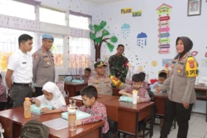 Kapolresta Bukittinggi, Kombes Pol Yessi Kurniati, Tinjau Pelaksanaan Program Makan Bergizi Gratis (MBG).