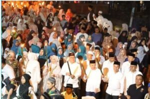 Ribuan Siswa/Siswi Sekolah Dasar,Ibtidaiyah ,Madrasah ,Aliyah hingga Masyarakat,Ikut Pawai Obor Menyambut 1 Muharam 1447 H di Kota Sungai Penuh.