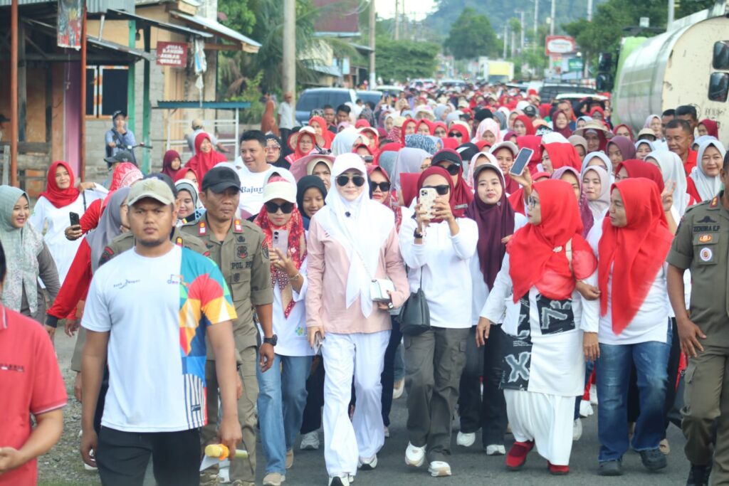 Ribuan Masyarakat Pesisir Selatan Ramaikan Car Free Day di Desa Wisata Amping Parak Sutera.