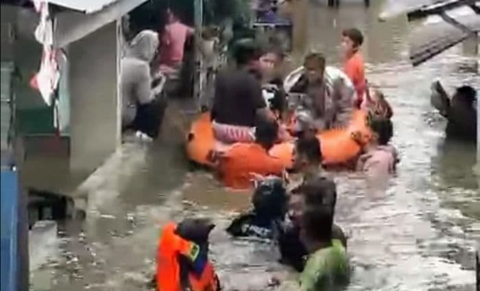 Tiga Sungai Di Binjai Meluap, Ratusan Rumah Terendam Banjir.