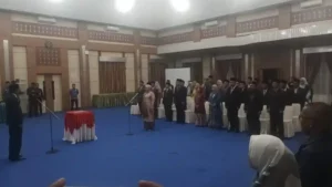 Berikut ini adalah daftar Nama 48 Pejabat Eselon II, III dan IV yang Dilantik Wakil Walikota Sungai Penuh.